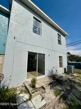 910 Twisting Branch Ct in Melbourne, FL - Foto de edificio - Building Photo