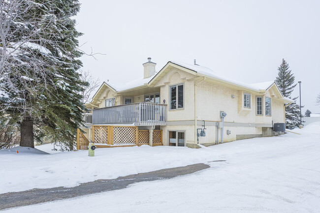 119 Edgepark NW in Calgary, AB - Building Photo - Building Photo