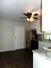 5910 Bradley Ct N in Hanover Park, IL - Building Photo - Building Photo