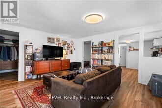 3842 Roxborough Ave in Fort Erie, ON - Building Photo - Building Photo