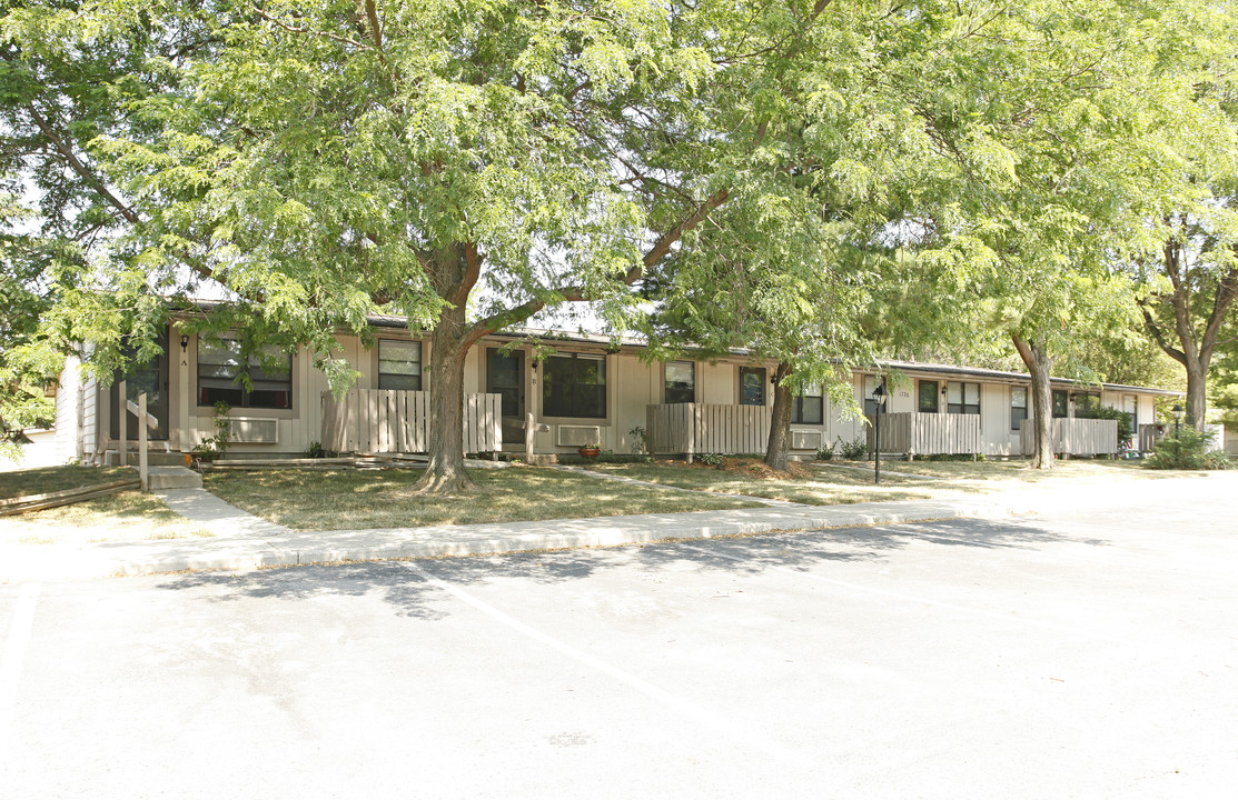 Montgomery Court Apartments in Haslett, MI - Foto de edificio