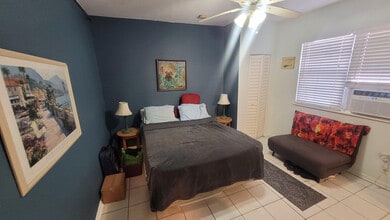 324 Indiana St in Hollywood, FL - Foto de edificio - Building Photo