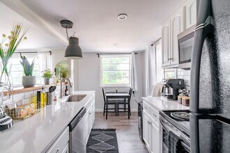 605 Dennison Ave in Columbus, OH - Building Photo - Building Photo