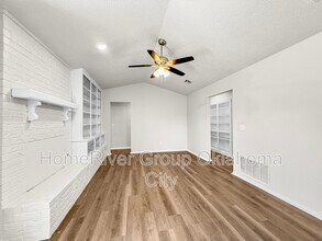 216 Oak Tree Dr in Midwest City, OK - Building Photo - Building Photo