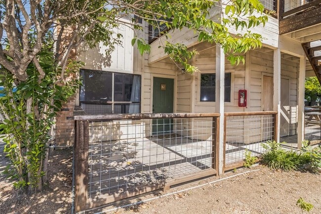 property at 421 W San Antonio St