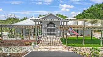 3935 70th Ave NE in Naples, FL - Building Photo