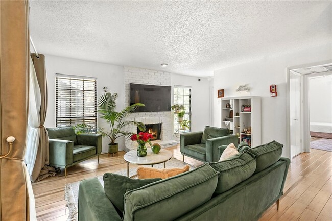 15221 Berry Trail, Unit 1308 in Dallas, TX - Building Photo - Building Photo
