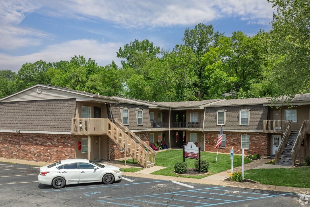 Naveen Pine Apartments in Evansville, IN - Foto de edificio