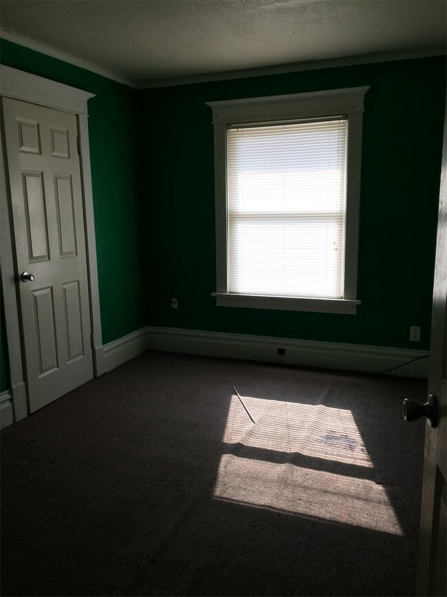 846 Logan Ave in Waterloo, IA - Building Photo - Building Photo