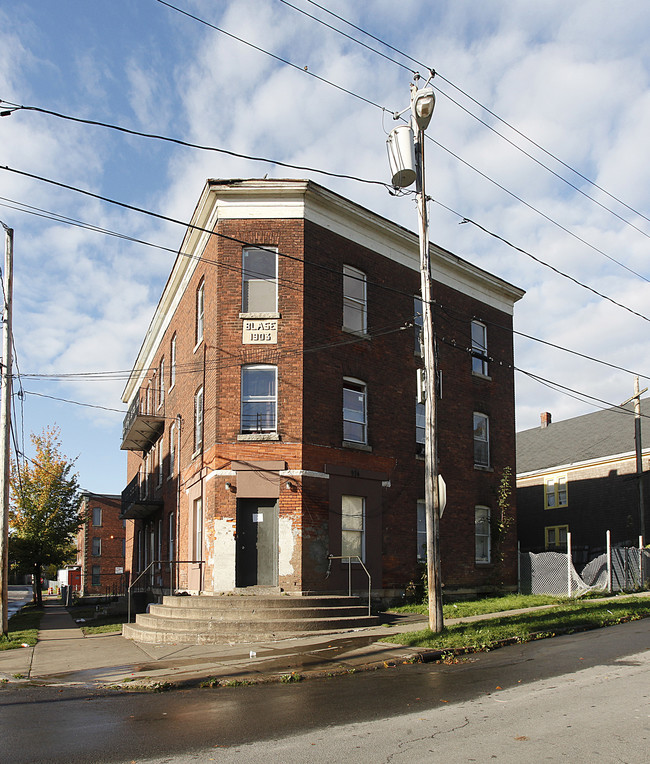 934 Catherine St in Utica, NY - Foto de edificio - Building Photo