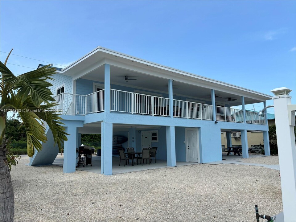 9502 Aviation Blvd in Marathon, FL - Foto de edificio