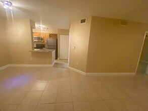2861 N Oakland Forest Dr in Oakland Park, FL - Building Photo - Building Photo
