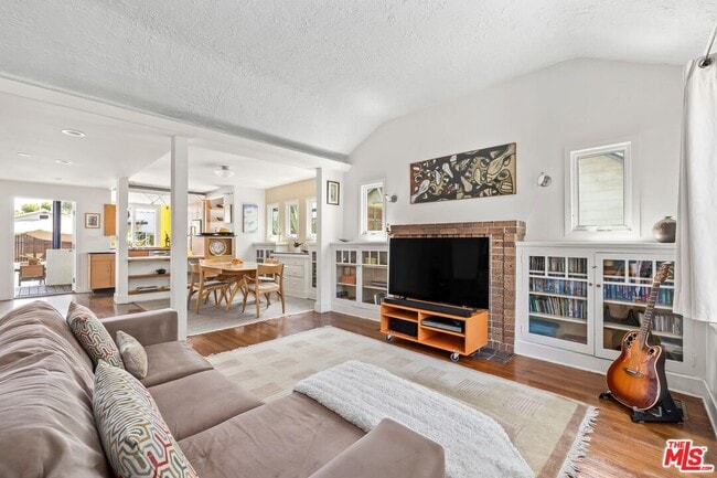 2310 Glencoe Ave in Los Angeles, CA - Building Photo - Building Photo