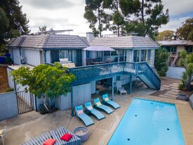 8143 La Jolla Scenic Dr N in San Diego, CA - Building Photo