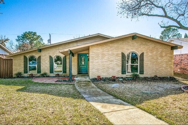 1530 Carnation Dr in Lewisville, TX - Building Photo - Building Photo