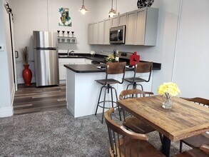 209 5th St in West Des Moines, IA - Building Photo - Building Photo