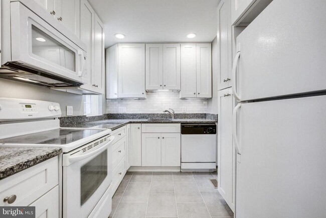 2983 S Columbus St, Unit A1 in Arlington, VA - Building Photo - Building Photo