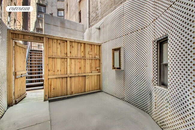 233 E 12th St in New York, NY - Building Photo - Building Photo