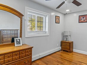 116-01-116221 221st St in Queens, NY - Foto de edificio - Building Photo