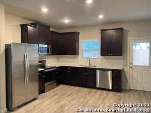 7706 Sunrise Cay in San Antonio, TX - Building Photo