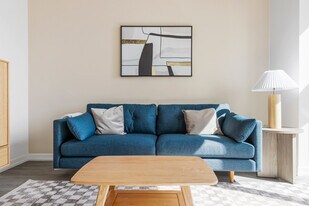 460 W Chicago Ave in Chicago, IL - Building Photo