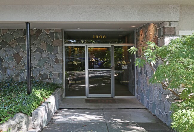 Casa Del Mar in Vancouver, BC - Building Photo - Building Photo