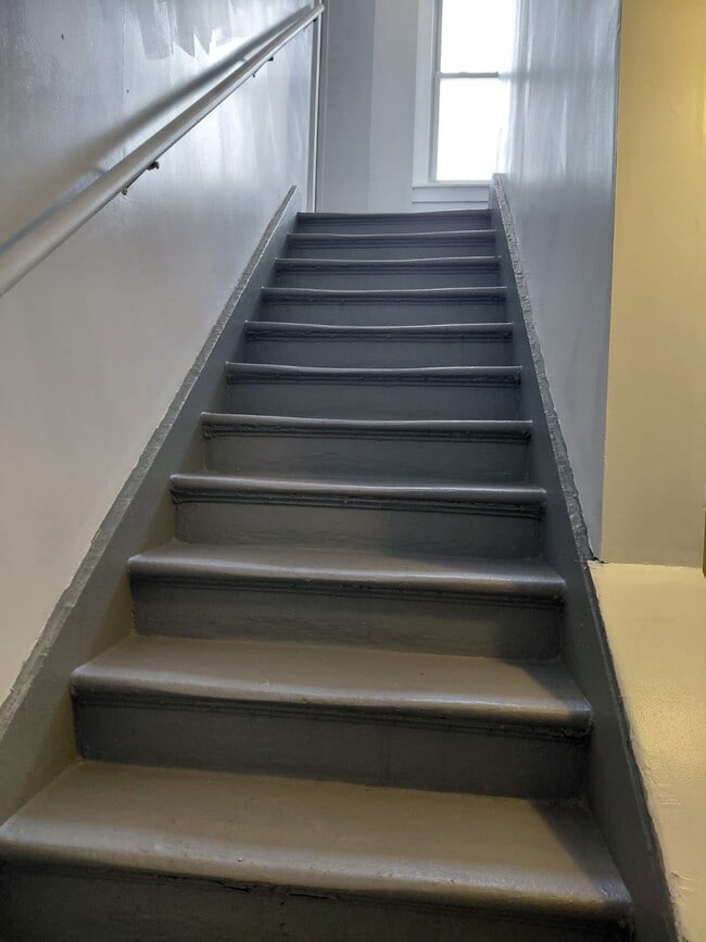 1018 W 32nd Pl, Unit 2nd floor front unit