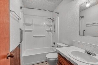 1012 N 5th St in Noble, OK - Building Photo - Building Photo