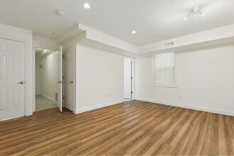 18 Stone Ave in Greenwich, CT - Building Photo - Building Photo