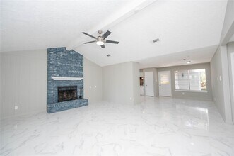 201 S Ridgeway Dr in Conroe, TX - Building Photo - Building Photo