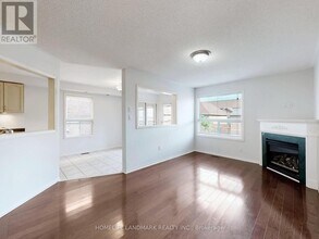 60 Cariglia Trail in Markham, ON - Building Photo - Building Photo