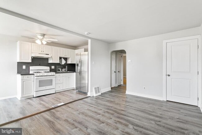 property at 125 W Washington Ave