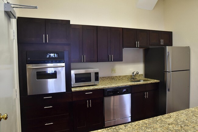 Lakes of Aurora Apartments in Aurora, OH - Building Photo - Building Photo