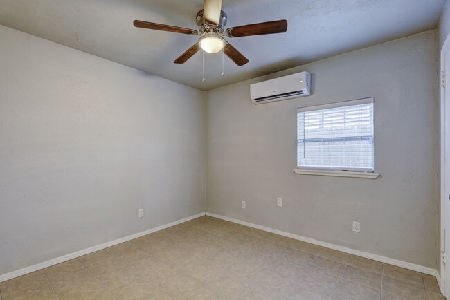 1410 NW 10th Street in Oklahoma City, OK - Foto de edificio - Building Photo