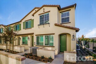 24634 Amor Ct, Unit 325 in Wildomar, CA - Building Photo