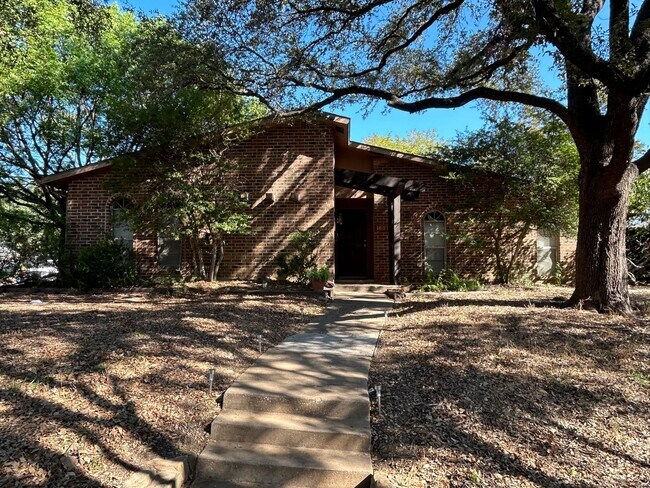 1801 Haymeadow in Carrollton, TX - Building Photo - Building Photo