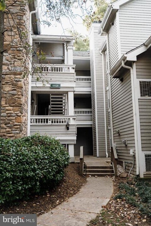 4408 Helmsford Ln in Fairfax, VA - Building Photo