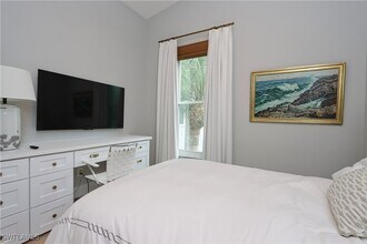 1310 Charleston Square Dr in Naples, FL - Building Photo - Building Photo