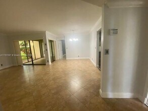 3933 Cocoplum Cir in Coconut Creek, FL - Foto de edificio - Building Photo