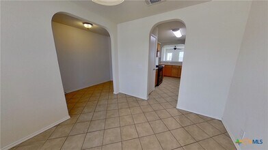 105 Fishbaugh Ln in Hutto, TX - Foto de edificio - Building Photo