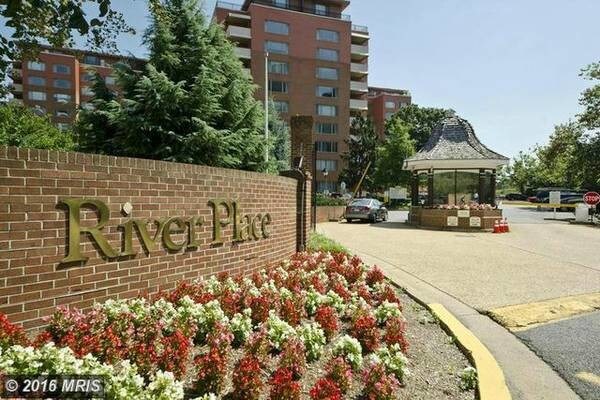 1121 Arlington Blvd, Unit Apt 206 in Arlington, VA - Foto de edificio