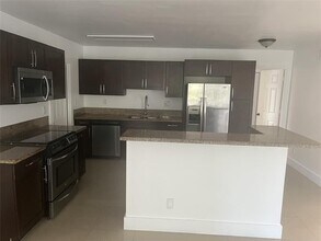 1556 SW 5th Pl in Fort Lauderdale, FL - Foto de edificio - Building Photo