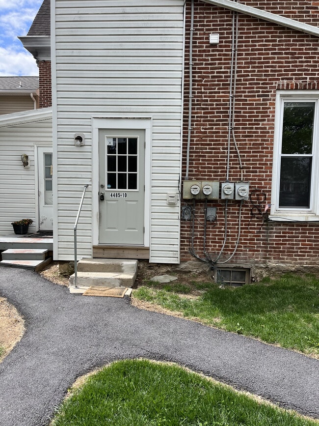 4485 Horseshoe Pike, Unit apt 10