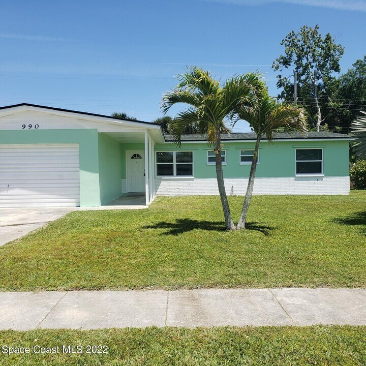990 Butia St in Merritt Island, FL - Building Photo