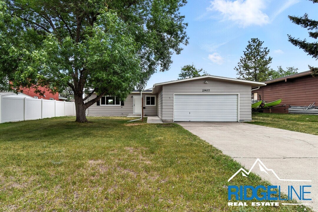 2907 Carmel Dr in Great Falls, MT - Building Photo