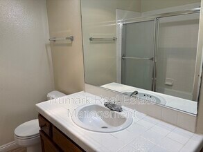 2421 Montrose Ave in Montrose, CA - Building Photo - Building Photo