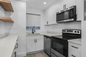 110 Fontainebleau Blvd, Unit 202 in Miami, FL - Building Photo - Building Photo
