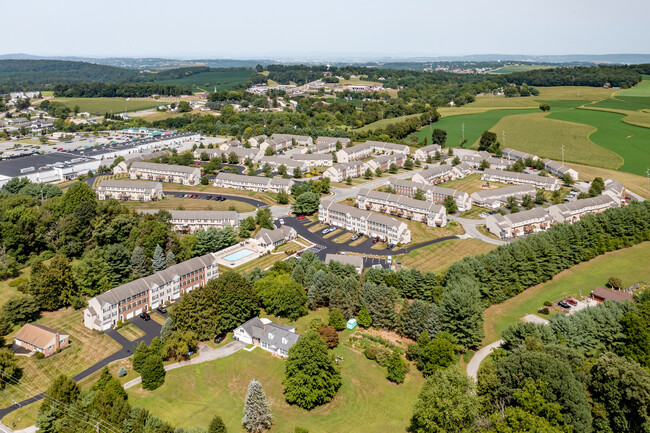 Windsor Commons Townhomes in Red Lion, PA - Building Photo - Building Photo