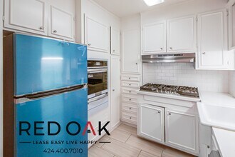 1327 Laurel Ave in West Hollywood, CA - Building Photo - Building Photo