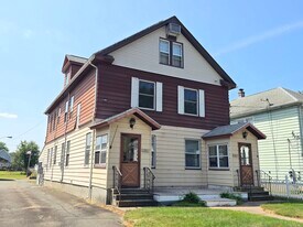 21 Oakwood St in East Hartford, CT - Building Photo